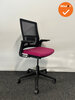 Ahrend 2020 bureaustoel - refurbished - roze stoffering - inclusief lendesteun - medium rug - zwart voetkruis 