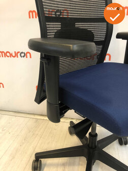 Gispen 857 OMNIS - blauwe stoffering - netweave rug- zwart voetkruis