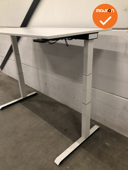 Ahrend Elektrisch verstelbaar zit-sta bureau - met wit onderstel - wit melamine blad