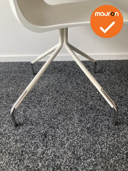 Gispen NOMI - Designstoel - Zonder stoffering - met een wit gecoat onderstel