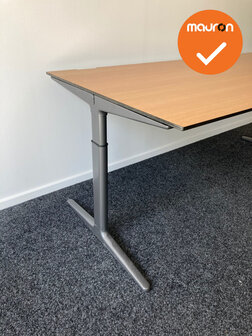 Ahrend Mehes handmatig verstelbaar buikbureau - Beuken volkern-  180x80/90 - Antracietgrijs onderstel