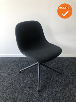 Design Vergaderstoel - Muuto Fiber - Met zwarte stoffering- Met zwart onderstel