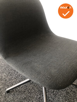 Design Vergaderstoel - Muuto Fiber - Met zwarte stoffering- Met zwart onderstel