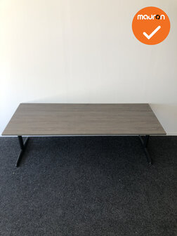 Ahrend 500 handmatig verstelbaar bureau - nieuw blad naar keuze - afmeting naar keuze - zwart onderstel