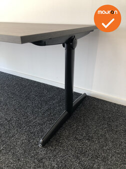 Ahrend 500 handmatig verstelbaar bureau - nieuw blad naar keuze - afmeting naar keuze - zwart onderstel