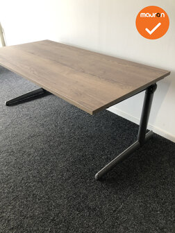Ahrend  500 elektrischverstelbaar bureau - nieuw blad naar keuze - afmetingen naar keuze - Antracietgrijs onderstel