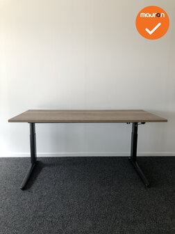 Refurbished Ahrend Essa Werkplek - Afmeting naar keuze - Bladkleur naar keuze - Slingerverstelbaar - Zwart onderstel- Inclusief