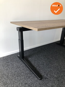 Refurbished Ahrend Essa Werkplek - Afmeting naar keuze - Bladkleur naar keuze - Slingerverstelbaar - Zwart onderstel- Inclusief