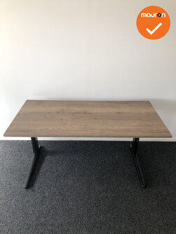 Refurbished Ahrend Essa Werkplek - Afmeting naar keuze - Bladkleur naar keuze - Slingerverstelbaar - Zwart onderstel- Inclusief