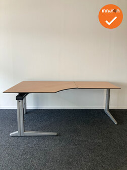 Ahrend hoekbureau - 200x120cm - Beuken - volkern - Links - bestaand uit 2 bladen - Essa - Zilvergrijs onderstel