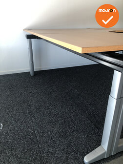 Ahrend hoekbureau -200x200 - Beuken - Melamine - Hoek naar keuze - Essa - Zilvergrijs onderstel