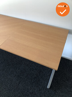 Ahrend hoekbureau -200x200 - Beuken - Melamine - Hoek naar keuze - Essa - Zilvergrijs onderstel