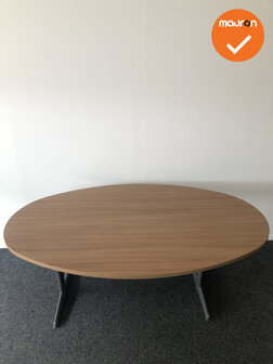 Ahrend 500 vergadertafel - Ovaal - 200x120cm - Kleur onbekend - Melamine - Zilvergrijs onderstel 
