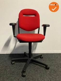 Ahrend 220 bureaustoel - Tweedehands - 3D - Bestaande rode stoffering - zwart voetkruis