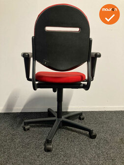 Ahrend 220 bureaustoel - Tweedehands - 3D - Bestaande rode stoffering - zwart voetkruis