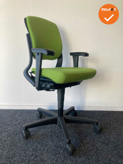 Ahrend 230 bureaustoel - refurbished - medium rug - lichtgroene stoffering - kleur voetkruis naar keuze