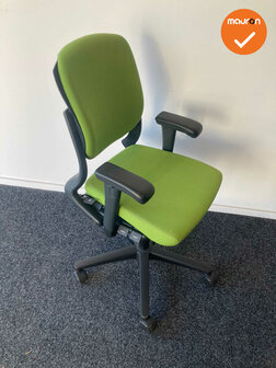 Ahrend 230 bureaustoel - refurbished - medium rug - lichtgroene stoffering - kleur voetkruis naar keuze