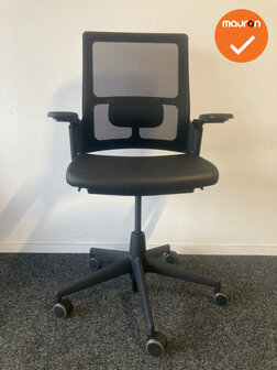 Ahrend 2020 bureaustoel - refurbished - Leren zitting - Inclusief lendesteun - Medium rug - Zwart voetkruis