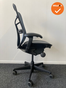 Herman Miller - Mirra - Grey - Blauwe rugleuning - Zwart voetkruis
