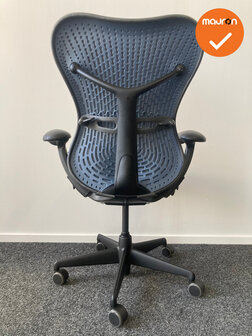 Herman Miller - Mirra - Grey - Blauwe rugleuning - Zwart voetkruis
