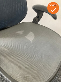 Herman Miller - Mirra - Grey - Blauwe rugleuning - Zwart voetkruis