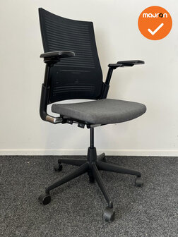 Ahrend 2020 bureaustoel - refurbished - Antracietgrijze stoffering - inclusief lendesteun - hoge netweave rug - kunststof voetk