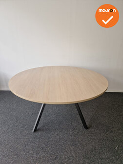 Vergadertafel - rond - 160 cm - Eiken blad - Met een zwart onderstel 