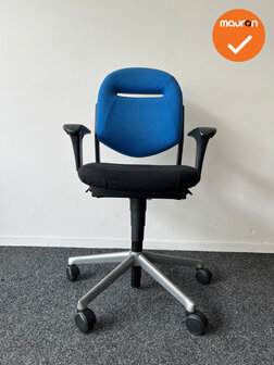 Ahrend 220 - 2D - bestaande blauw gestoffeerde rug en zwarte zitting - grijs voetkruis