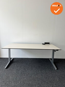 Ahrend Balance slingerverstelbaar bureau