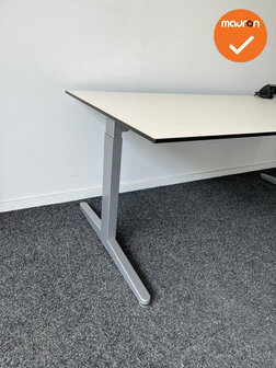 Ahrend Balance slingerverstelbaar bureau