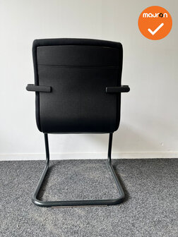Ahrend vergaderstoel - nieuwe zwarte stoffering - Zwart slede onderstel