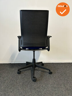 Ahrend 2020 bureaustoel  - refurbished - Blauwe stoffering  - zonder lendesteun - hoge rug - zwart voetkruis