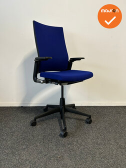 Ahrend 2020 bureaustoel - refurbished - Blauwe stoffering - inclusief lendesteun - hoge rug - zwart voetkruis 