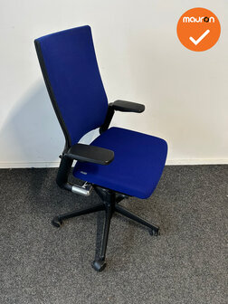 Ahrend 2020 bureaustoel - refurbished - Blauwe stoffering - inclusief lendesteun - hoge rug - zwart voetkruis 