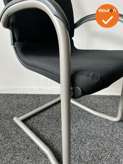 Ahrend 230 vergaderstoel - Zilvergrijs frame - Nieuwe stoffering kleur naar keuze