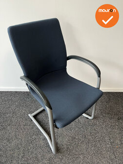 Ahrend 230 vergaderstoel - Zilvergrijs frame - Blauwe stoffering
