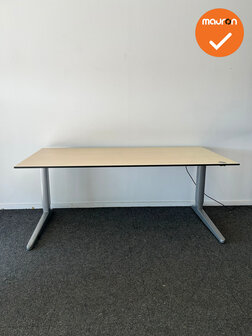 Ahrend four-two Elekrisch bureau - Ahorn trespa blad - 160x80 - L-Poot Zilvergrijs
