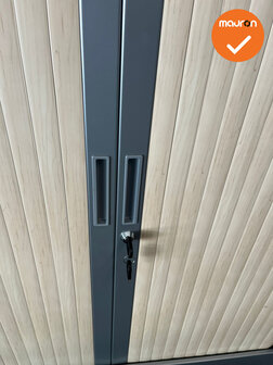 Robberechtse roldeurkast - 105x100x45cm - Zilvergrijs met licht beuken deuren - inclusief 2 sleutels