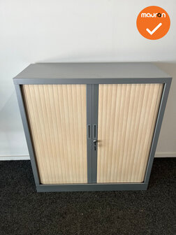 Robberechtse roldeurkast - 105x100x45cm - Zilvergrijs met licht beuken deuren - inclusief 2 sleutels