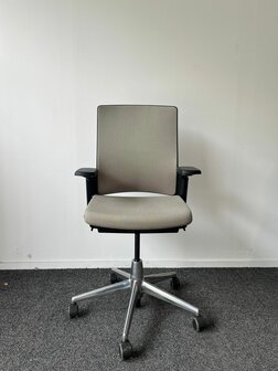 Ahrend 2020 Verta bureaustoel - refurbished - Beige stoffering  - medium rug - chrome voetkruis 