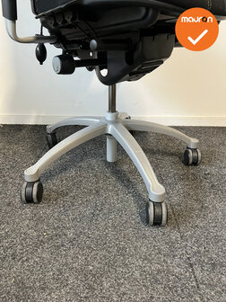 RH Logic 400 - zwarte stoffering met witte stiknaden - Grijs voetkruisRH Logic 400 - zwarte stoffering met witte stiknaden - Gr