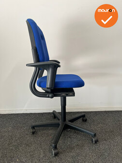 Ahrend 220 bureaustoel - 2D - bestaande blauwe stoffering - Zwart voetkruis