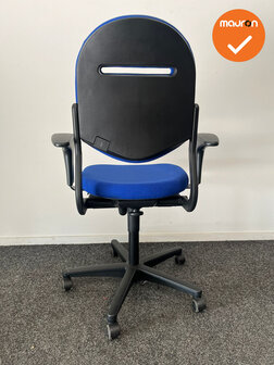 Ahrend 220 bureaustoel - 2D - bestaande blauwe stoffering - Zwart voetkruis