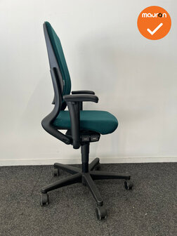 Ahrend 230 - Hoge rug  - Donker groene stoffering - Zwart voetkruis