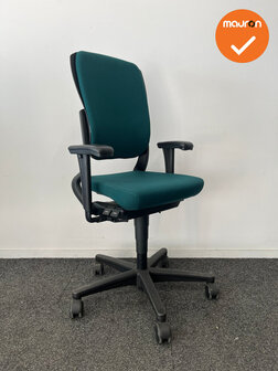 Ahrend 230 - Hoge rug  - Donker groene stoffering - Zwart voetkruis