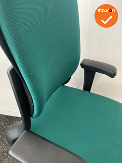 Ahrend 230 - Hoge rug  - groene stoffering - Zwart voetkruis