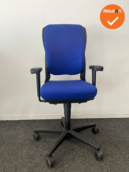 Ahrend 230 - Hoge rug  - Blauwe stoffering - Zwart voetkruis