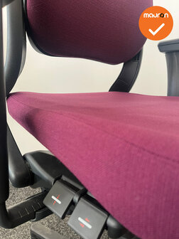 Ahrend 230 - Hoge rug  - Bordeaux rode stoffering - Zwart voetkruis