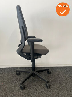Ahrend 230 - Hoge rug  - Antracietgrijze stoffering - Zwart voetkruis