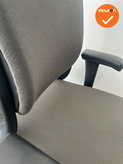 Ahrend 230 - Hoge rug  - Antracietgrijze stoffering - Zwart voetkruis